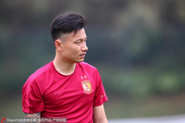 费可欣就像是古代皇宫里，备受皇帝宠爱的郡主，有皇帝的宠爱，在她没有出嫁、皇帝也没有驾崩之前，她在皇宫里，谁都要让她三分。